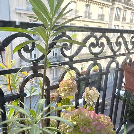 Authentique Parisien A Bastille *